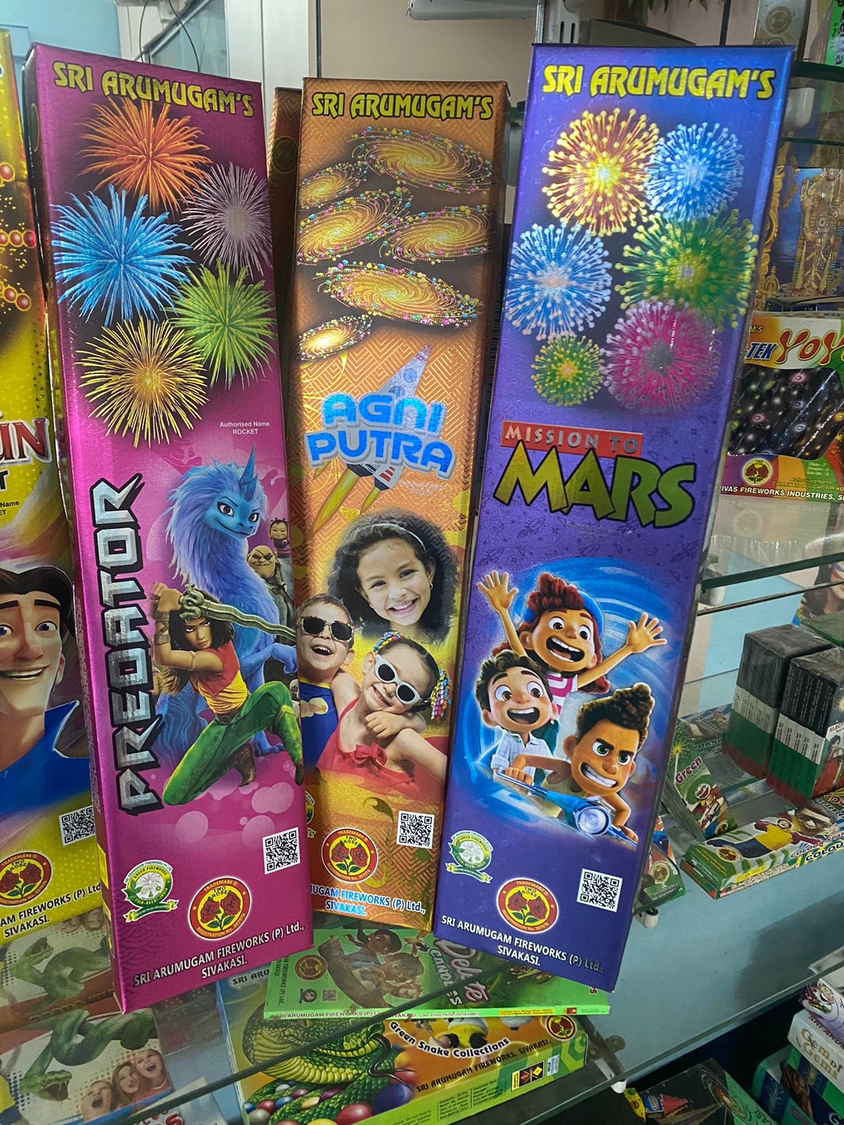 inba Crackers SHAZAM Mega Colour Rocket N Sky Shot